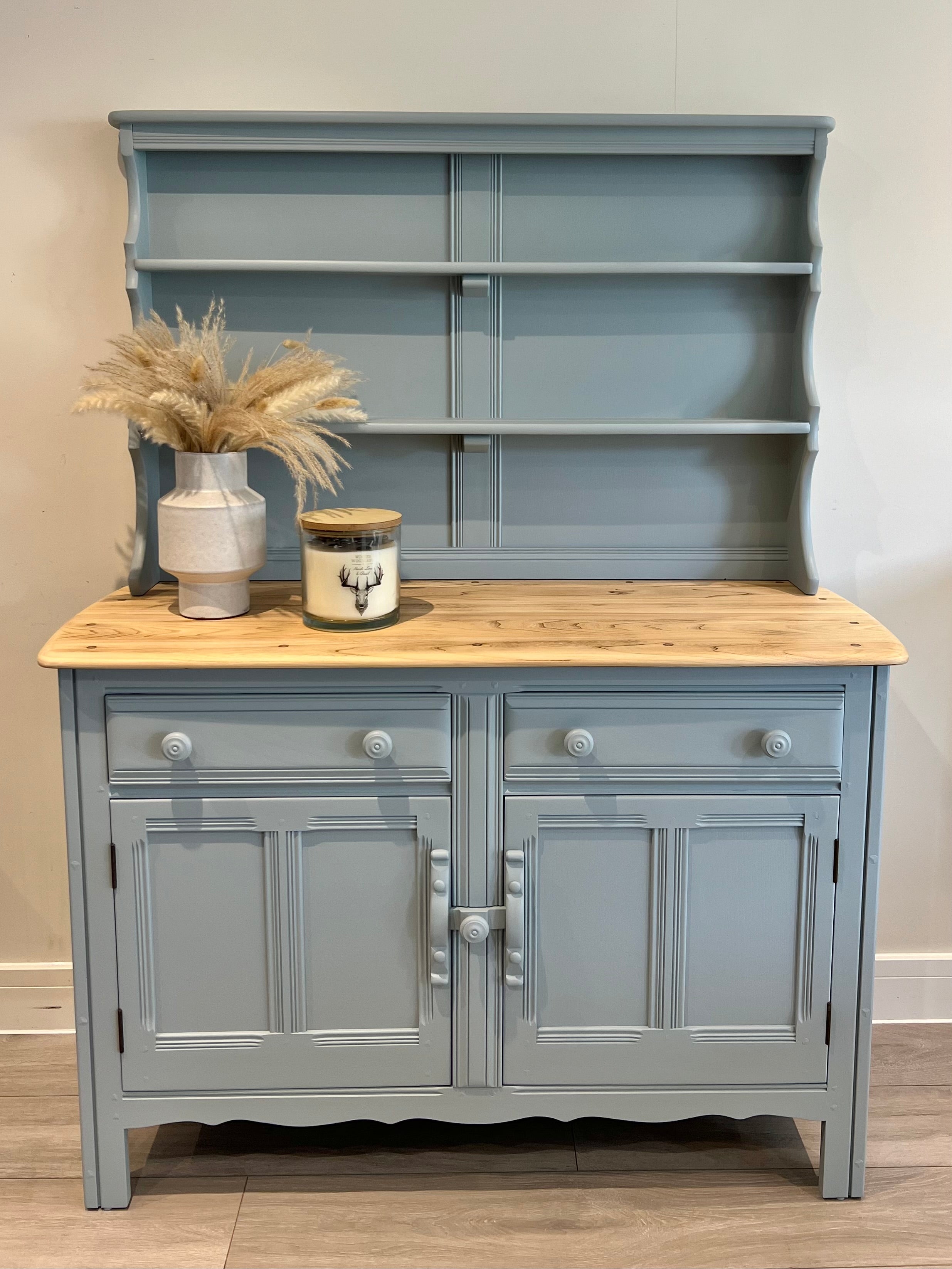 Welsh Dresser – Elegant Storage with Heritage Style